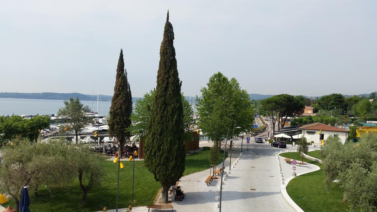 Graziosa Al Porto Villa Moniga del Garda Luaran gambar